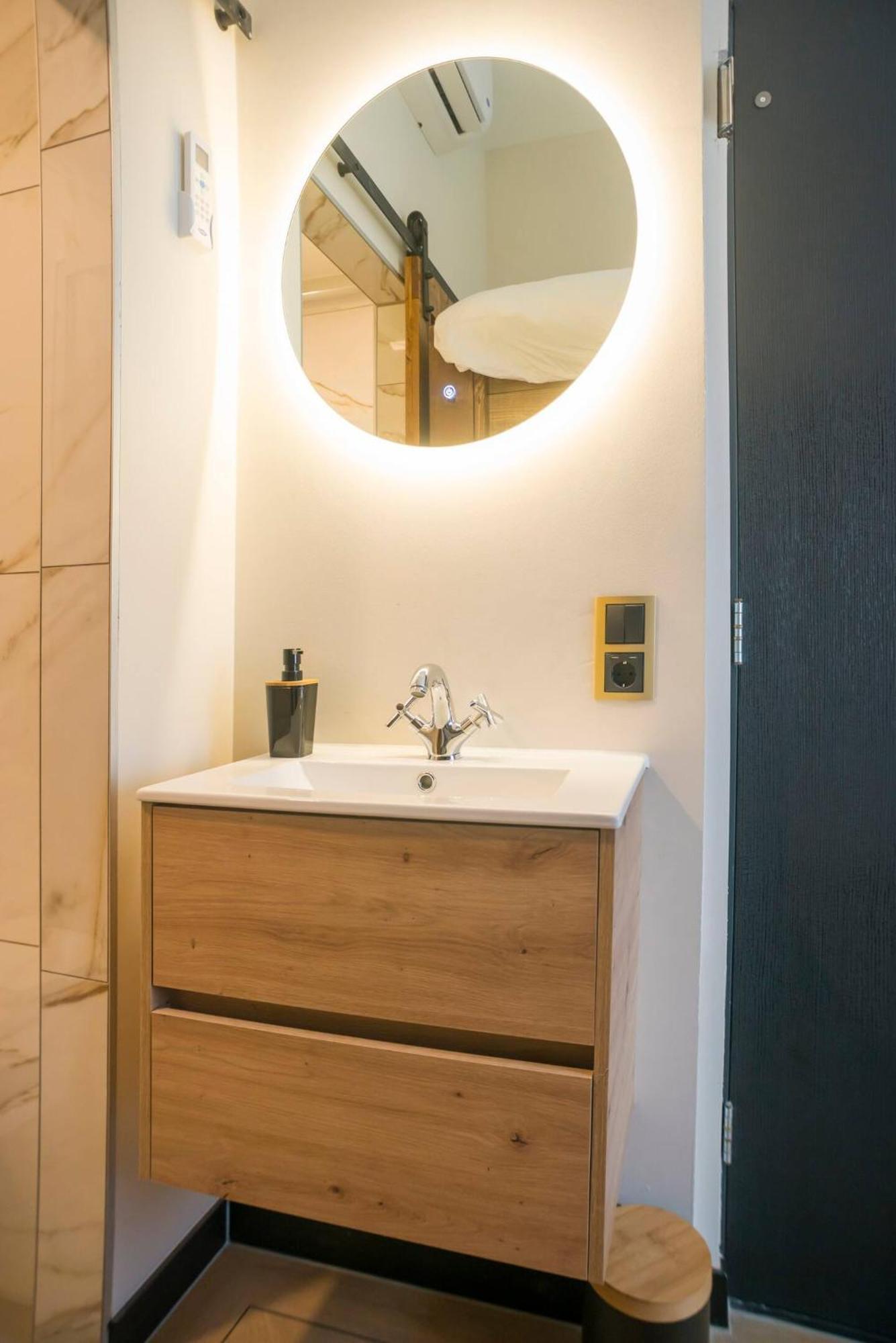 Petite Room With Wifi, Ac, And Shared Kitchen Tilburg Buitenkant foto