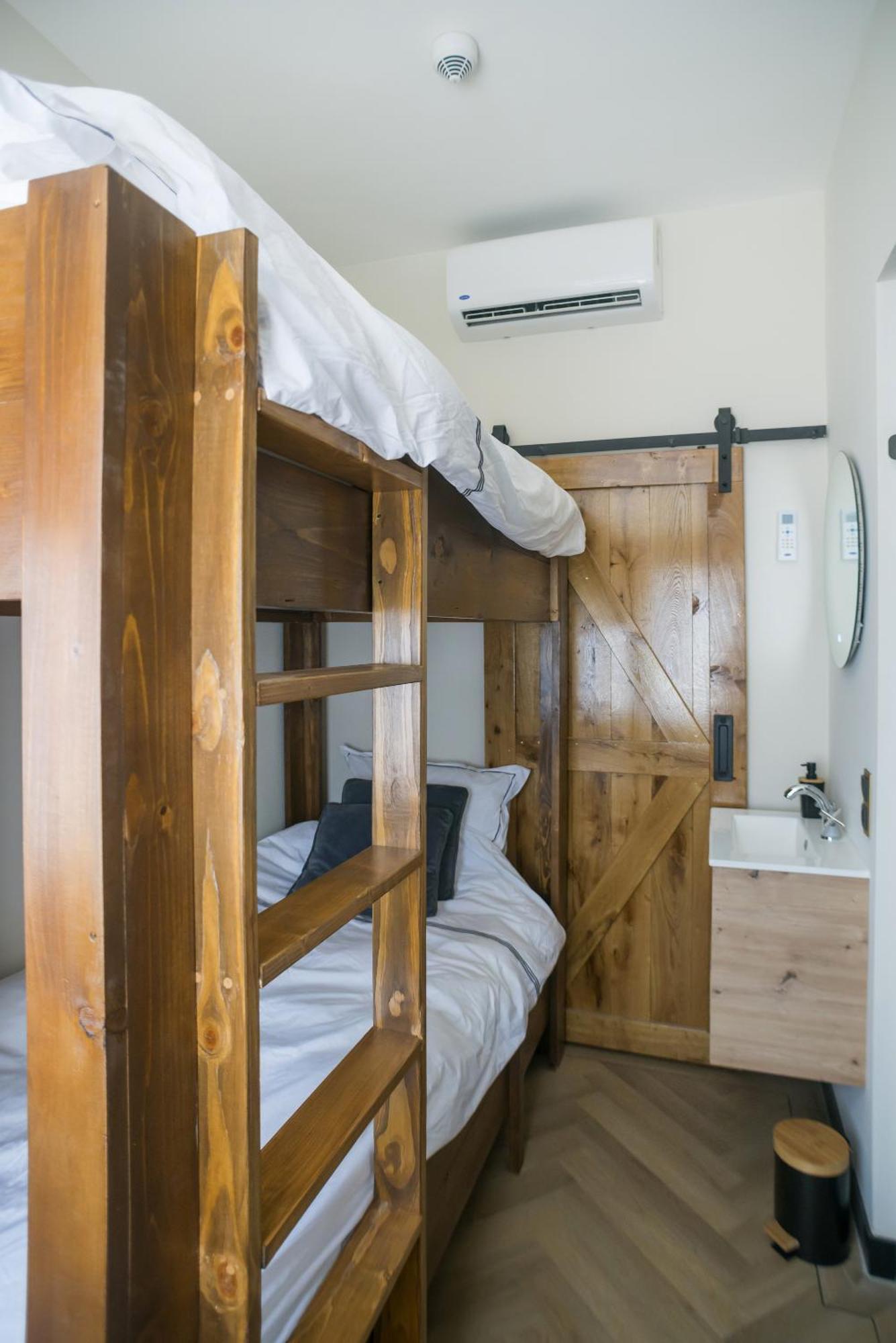 Petite Room With Wifi, Ac, And Shared Kitchen Tilburg Buitenkant foto