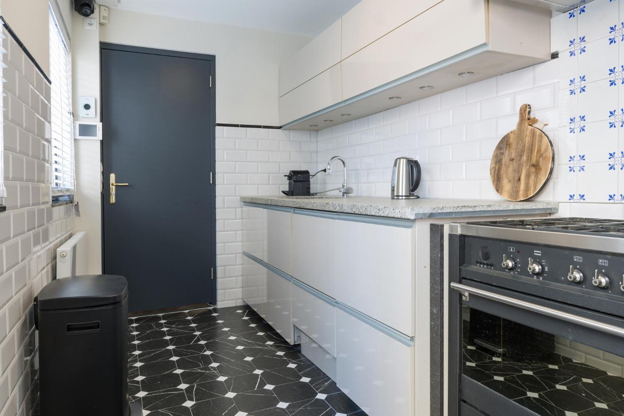 Petite Room With Wifi, Ac, And Shared Kitchen Tilburg Buitenkant foto